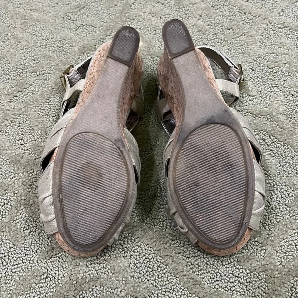Steve Madden Women’s 6.5 Adorable Khaki Wedge Sandals with Bow and Back Buckle